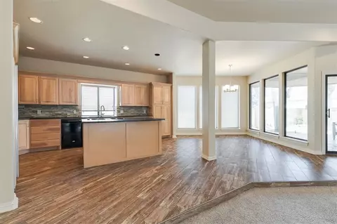 545 E Oak Pl, Edmond, OK 73025 photo 9
