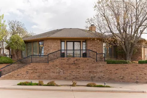 545 E Oak Pl, Edmond, OK 73025 photo 2