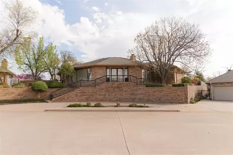 545 E Oak Pl, Edmond, OK 73025