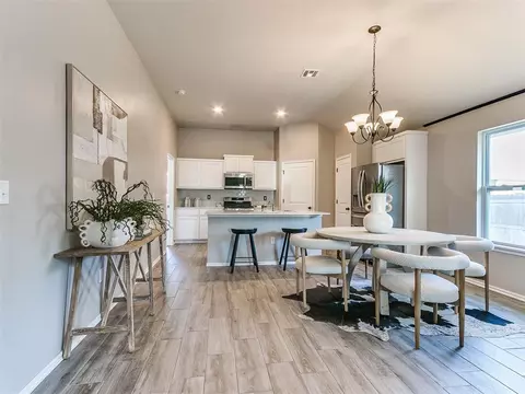 3721 Central Park Dr, Moore, OK 73160