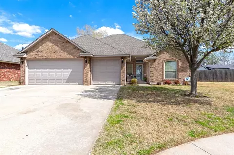 2920 Danielle Ter, Moore, OK 73160