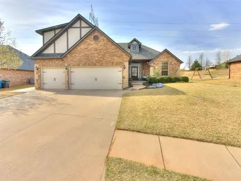 3032 Saint Fergus Dr, Edmond, OK 73034