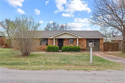 1316 D St, Arapaho, OK 73620