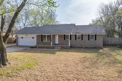 111 E Larry Rd, Shawnee, OK 74804