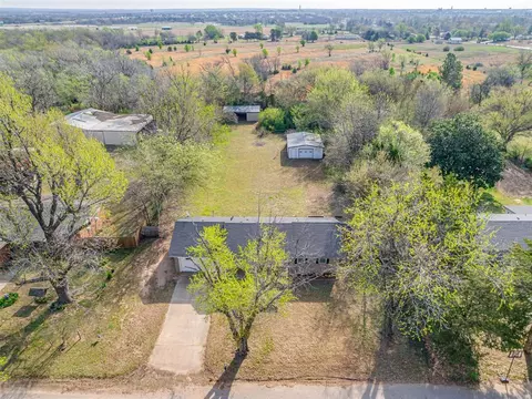 111 E Larry Rd, Shawnee, OK 74804 photo 2