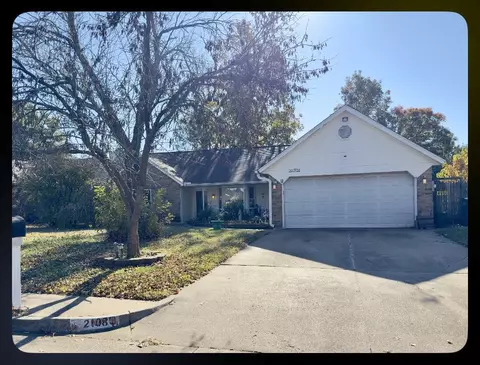 2108 Shorewood Ln, Edmond, OK 73003