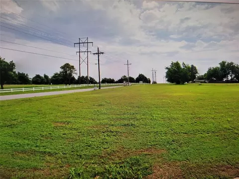 3201 Pondridge Rd, Chickasha, OK 73018