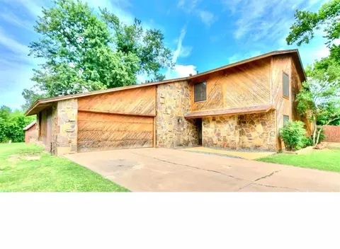 703 Timber Ct, Chickasha, OK 73018 photo 2