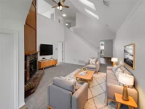 2121 Lakecrest Dr, Oklahoma City, OK 73170 photo 2