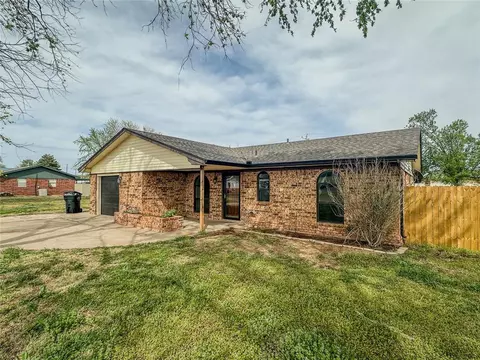 305 S 10th St, Thomas, OK 73669 photo 2