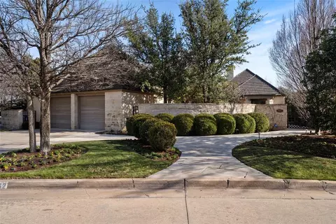 2402 Grand Cir, Nichols Hills, OK 73116