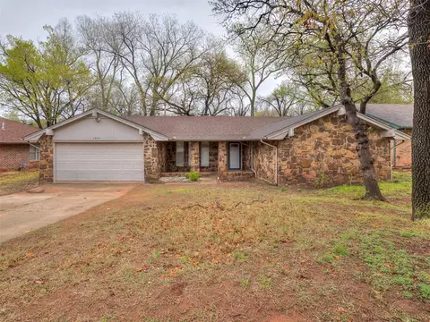 1804 Pine Oak Dr, Edmond, OK 73013