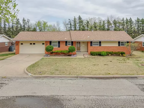 806 Saralyn Dr, Blackwell, OK 74631