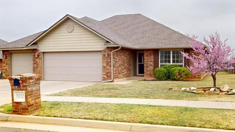 11233 NW 104th St, Yukon, OK 73099