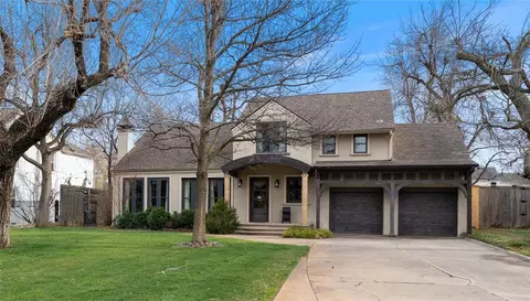 1116 Huntington Ave, Nichols Hills, OK 73116