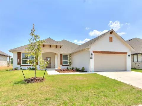 7708 Woods Edge Way, Yukon, OK 73099