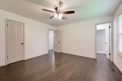 Bedroom - 2001 Oakmeadows Dr, Norman, OK 73071 photo 2 of 5