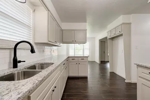 Kitchen - 2001 Oakmeadows Dr, Norman, OK 73071 photo 3 of 3
