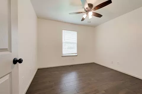 Bedroom - 2001 Oakmeadows Dr, Norman, OK 73071 photo 4 of 5