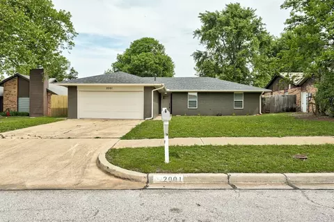 2001 Oakmeadows Dr, Norman, OK 73071