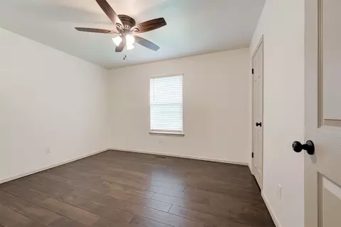 Bedroom - 2001 Oakmeadows Dr, Norman, OK 73071 photo 3 of 5