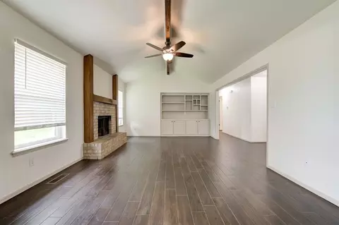 Living - 2001 Oakmeadows Dr, Norman, OK 73071 photo 2 of 4