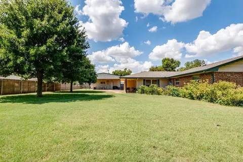 Exterior - 804 Willow St, Tuttle, OK 73089 photo 9 of 11