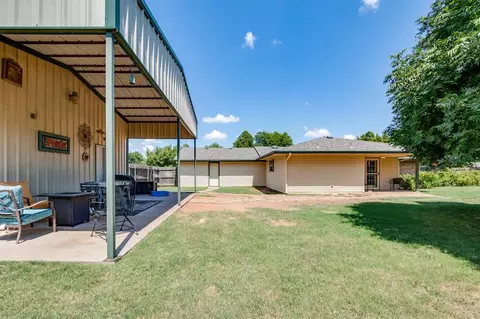 Exterior - 804 Willow St, Tuttle, OK 73089 photo 7 of 11