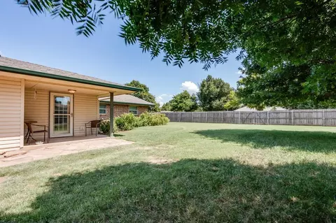 Exterior - 804 Willow St, Tuttle, OK 73089 photo 4 of 11