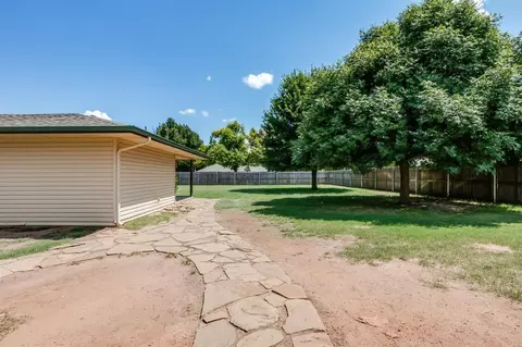 Exterior - 804 Willow St, Tuttle, OK 73089 photo 5 of 11
