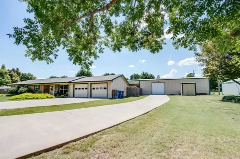 Exterior - 804 Willow St, Tuttle, OK 73089 photo 2 of 11