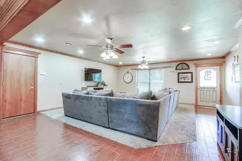 Living - 804 Willow St, Tuttle, OK 73089 photo 5 of 6