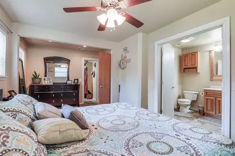 Bedroom - 804 Willow St, Tuttle, OK 73089 photo 4 of 5