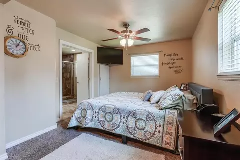 Bedroom - 804 Willow St, Tuttle, OK 73089 photo 3 of 5