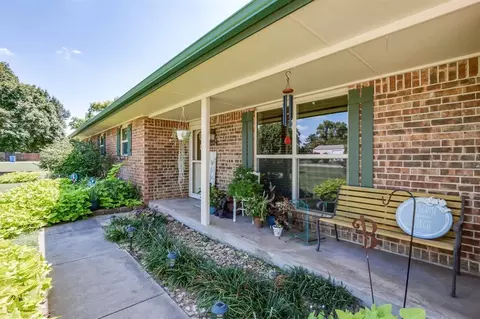 Exterior - 804 Willow St, Tuttle, OK 73089 photo 3 of 11