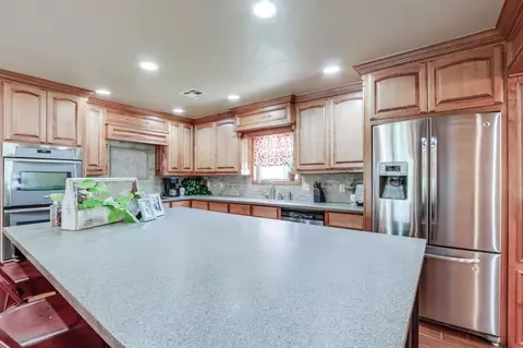 Kitchen - 804 Willow St, Tuttle, OK 73089 photo 4 of 8