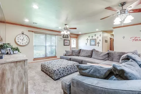 Living - 804 Willow St, Tuttle, OK 73089 photo 6 of 6