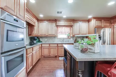 Kitchen - 804 Willow St, Tuttle, OK 73089 photo 5 of 8