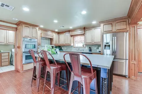 Kitchen - 804 Willow St, Tuttle, OK 73089 photo 3 of 8