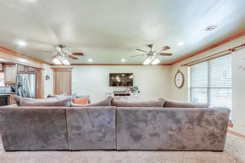 Living - 804 Willow St, Tuttle, OK 73089 photo 4 of 6