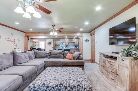 Living - 804 Willow St, Tuttle, OK 73089 photo 3 of 6