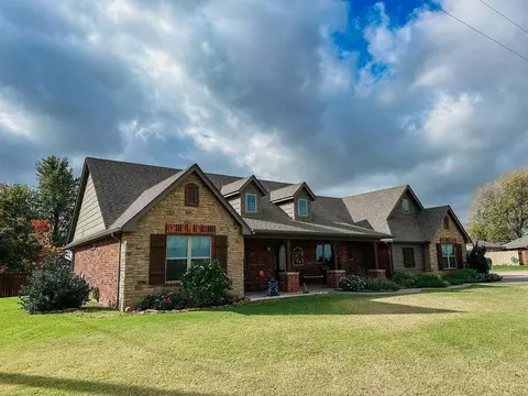 421 W Oklahoma Ave, Hinton, OK 73047