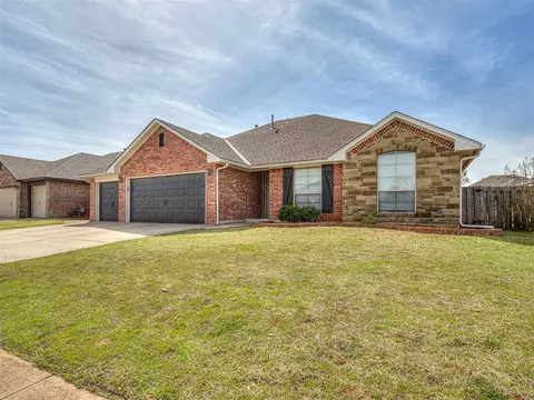 330 Pacific Crest Trl, Edmond, OK 73003