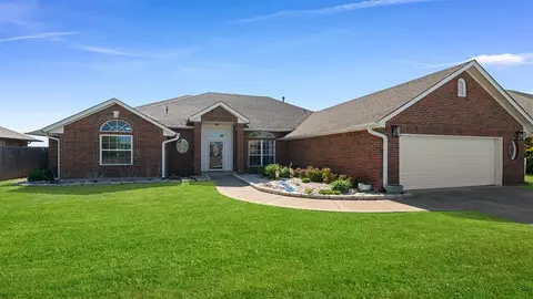 3909 Buckingham Dr, Norman, OK 73072