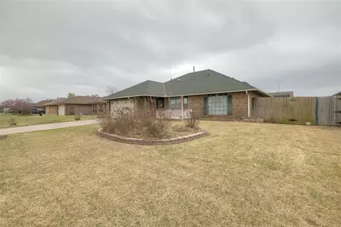 10608 Strawberry Hl, Midwest City, OK 73130