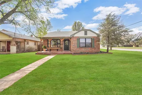 1024 W 1st St, Elk City, OK 73644