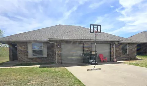 12 Lombardy Pl, Clinton, OK 73601
