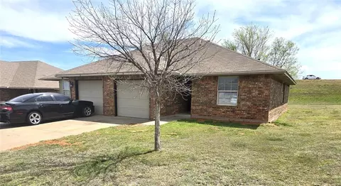 17 Lombardy Pl, Clinton, OK 73601