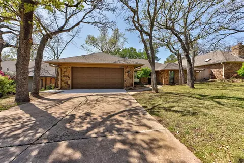 2212 Dover Dr, Edmond, OK 73034