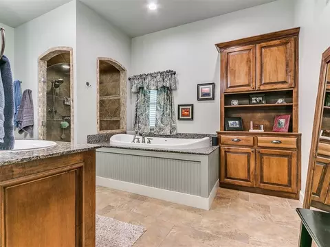 7022 Mark Cir, Norman, OK 73026 photo 14